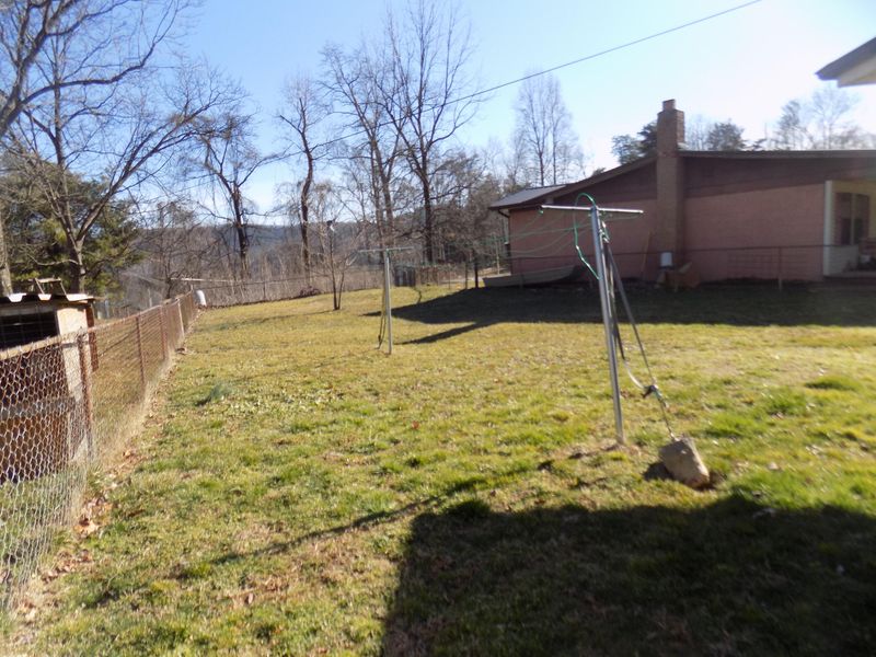 609 Airbase Ln, Briceville, TN 37710