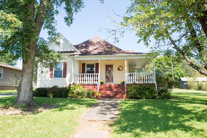 609 Balsam Dr, Knoxville, TN 37918
