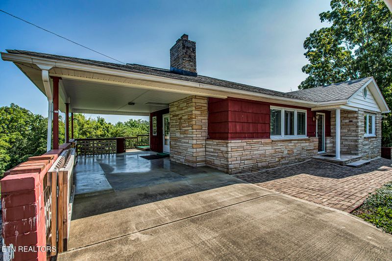 609 E Ridgecrest Dr, Kingston, TN 37763
