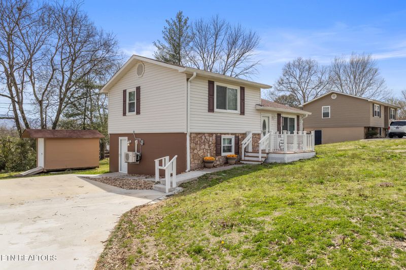 609 Lawrence St, Etowah, TN 37331