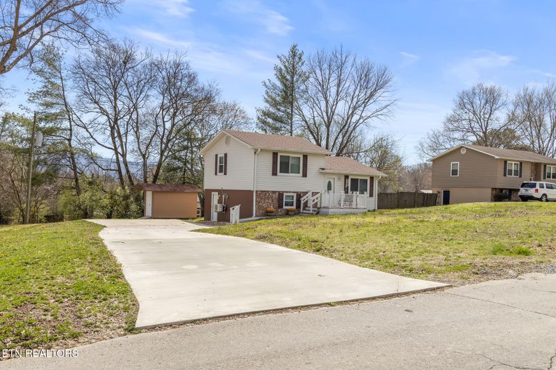 609 Lawrence St, Etowah, TN 37331
