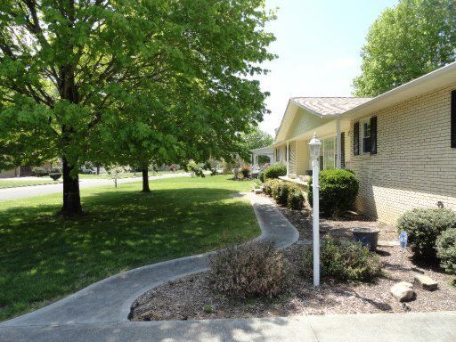 609 Riverbend Rd, Clinton, TN 37716