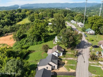609 Rose Hill Dr, Lafollette, TN 37766