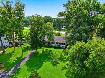 609 S Charles G Seivers Blvd, Clinton, TN 37716