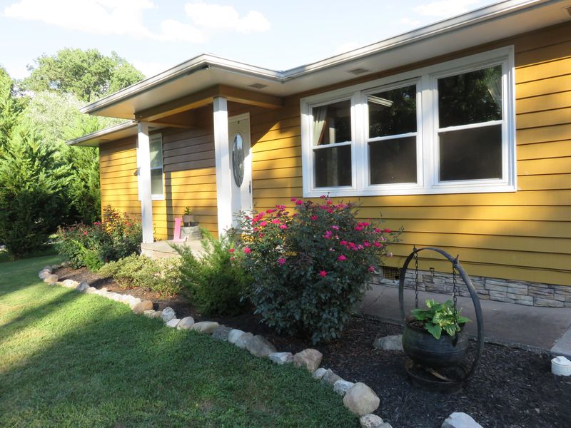 609 Stalans Ave, Etowah, TN 37331