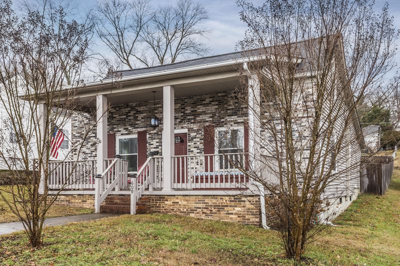 609 W First Ave, Lenoir City, TN 37771