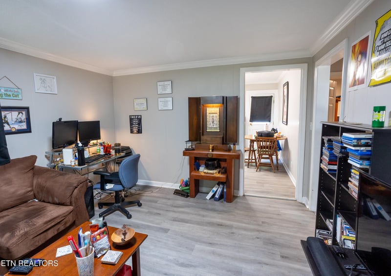 609 W Inskip Dr, Knoxville, TN 37912