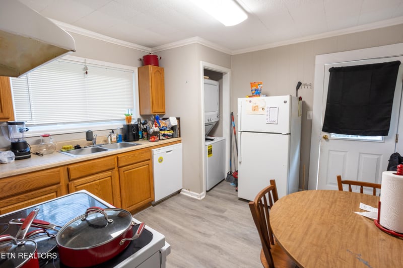 609 W Inskip Dr, Knoxville, TN 37912