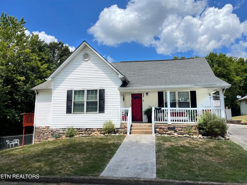 609 W Third Ave, Lenoir City, TN 37771