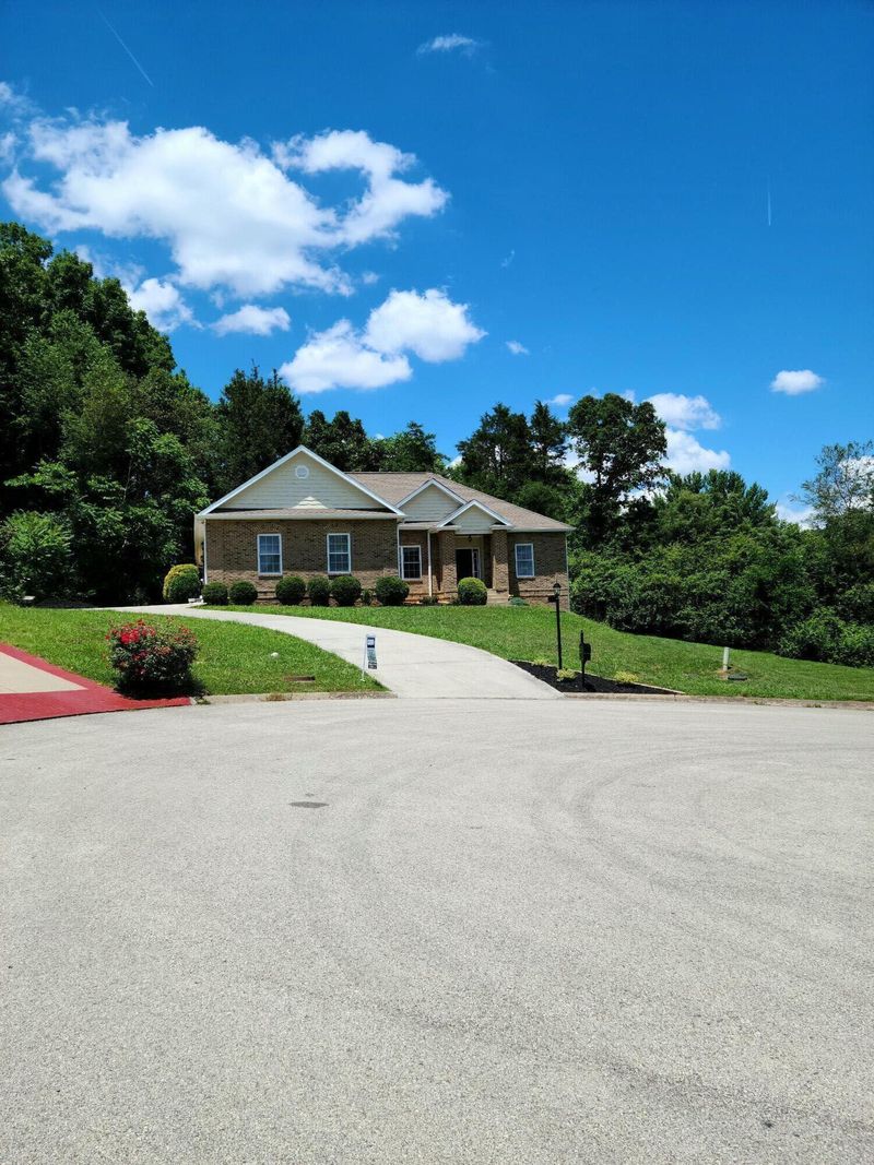 6092 Whisper Ridge Ln, Corryton, TN 37721