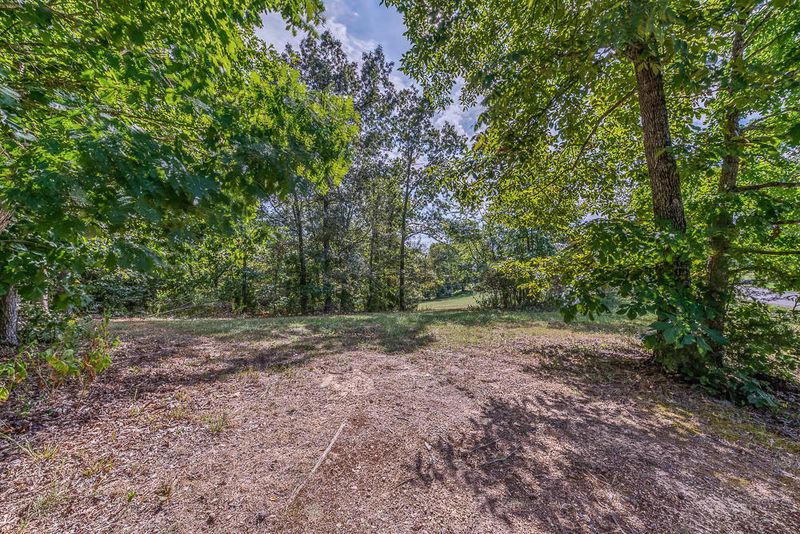 610 Conkinnon Dr, Lenoir City, TN 37772