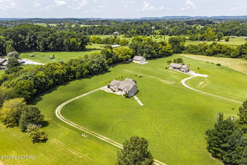610 Dixon Farm Rd, Walland, TN 37886