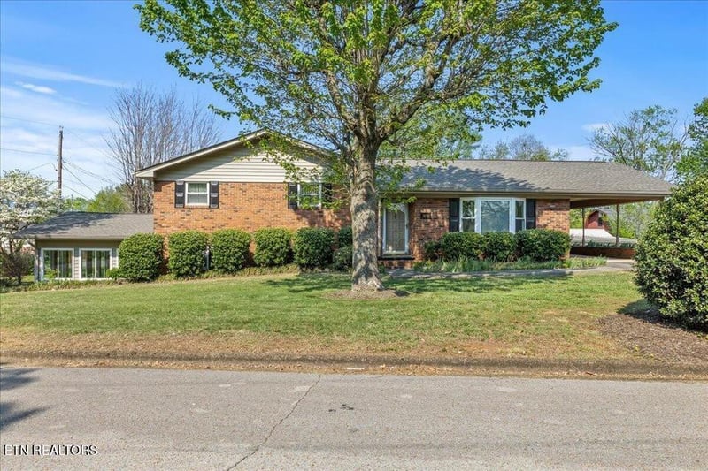 610 Hudson St, Athens, TN 37303