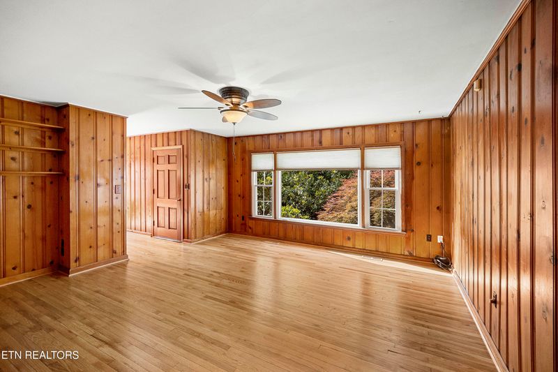 610 S Charles G Seivers Blvd, Clinton, TN 37716