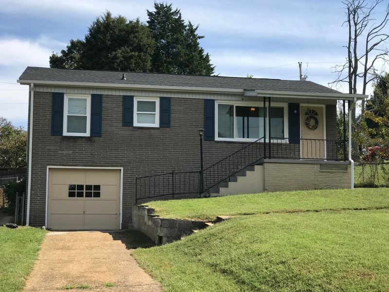 610 W 7th Ave, Lenoir City, TN 37771