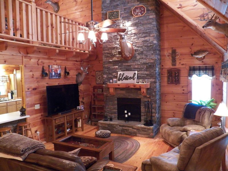 6103 Grimes Rd, Loudon, TN 37774