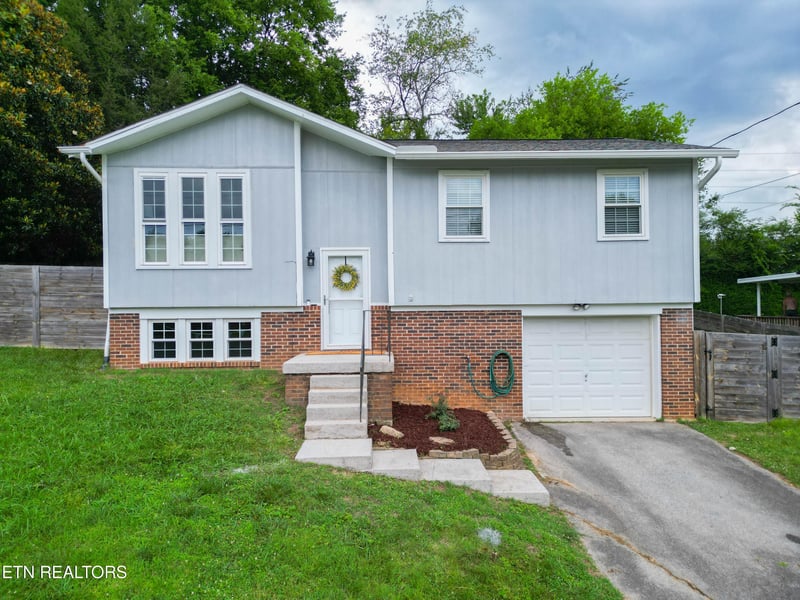 6105 Travis Dr, Knoxville, TN 37921