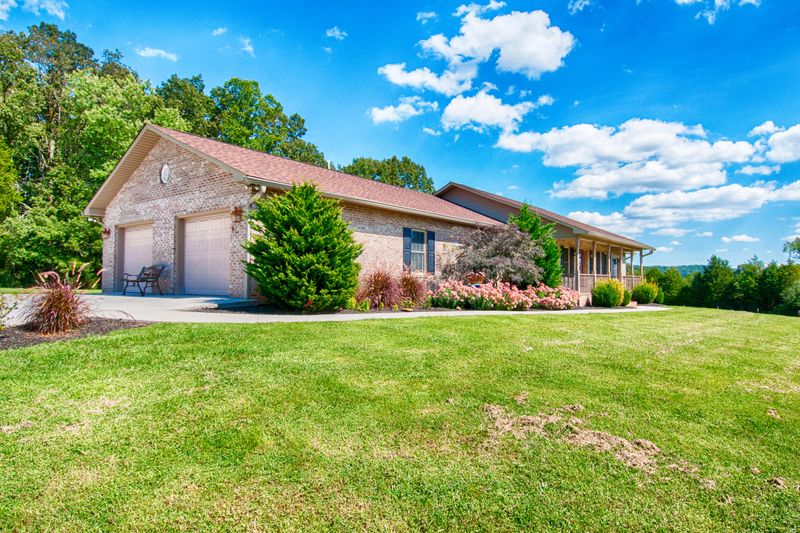 6107 Cate Rd, Powell, TN 37849