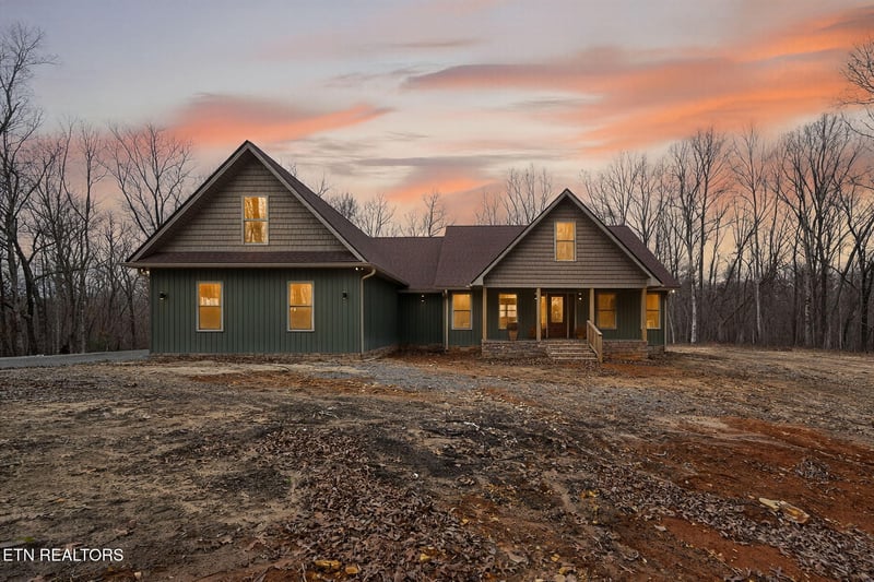 611 Dripping Springs Rd, Monterey, TN 38574