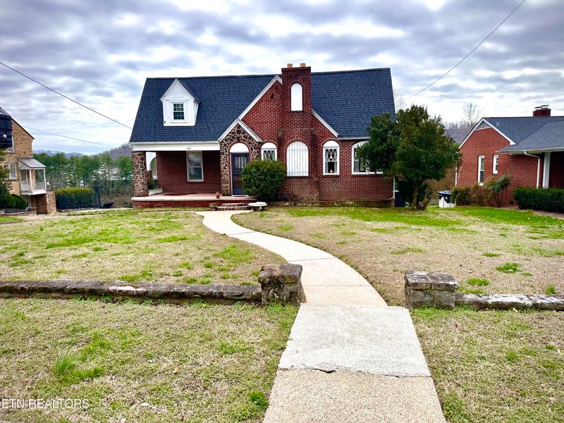 611 Eagle Bend Rd, Clinton, TN 37716