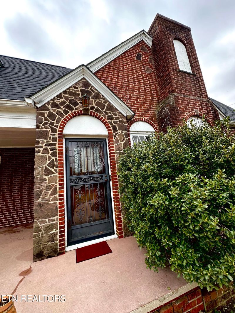 611 Eagle Bend Rd, Clinton, TN 37716