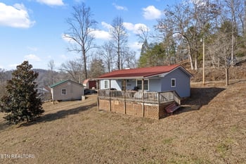611 Flat Hollow Marina Rd, Speedwell, TN 37870