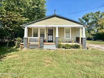 611 Glenoaks Dr, Knoxville, TN 37912