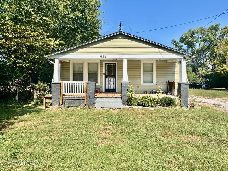 611 Glenoaks Dr, Knoxville, TN 37912