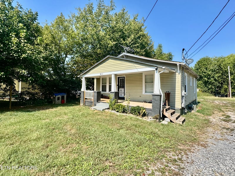 611 Glenoaks Dr, Knoxville, TN 37912