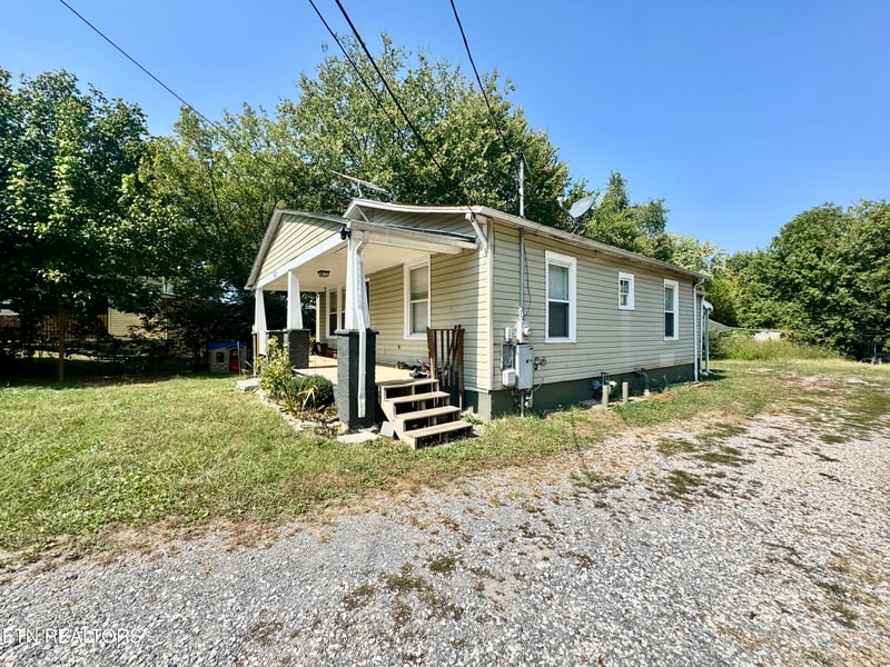 611 Glenoaks Dr, Knoxville, TN 37912