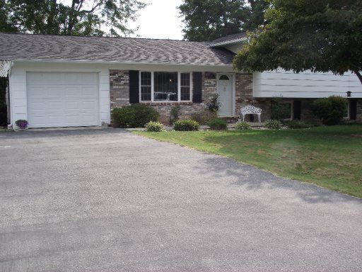 611 Lakeshore Dr, Kingston, TN 37763