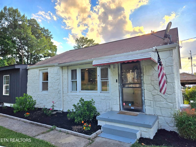 611 Leconte Ln, Knoxville, TN 37912