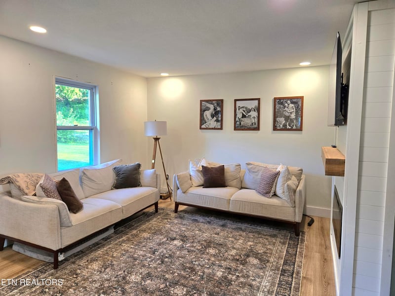 611 Leconte Ln, Knoxville, TN 37912