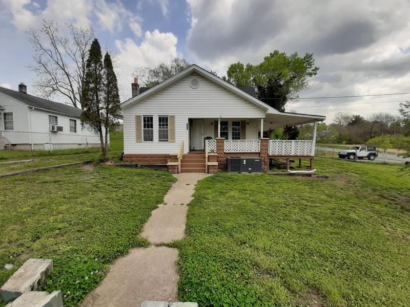 611 S 8th St, Lafollette, TN 37766