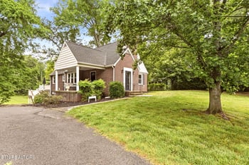 611 S Charles G Seivers Blvd, Clinton, TN 37716