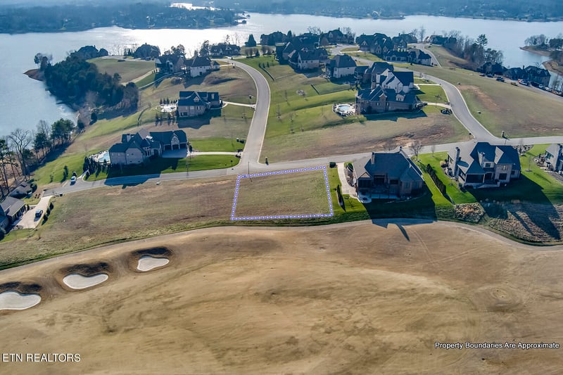 611 Starboard Dr, Lenoir City, TN 37772
