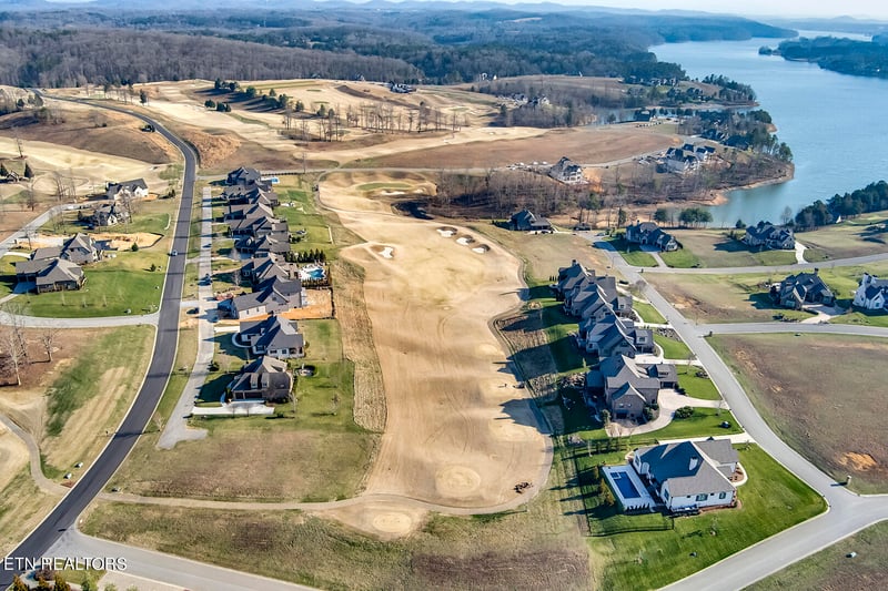 611 Starboard Dr, Lenoir City, TN 37772