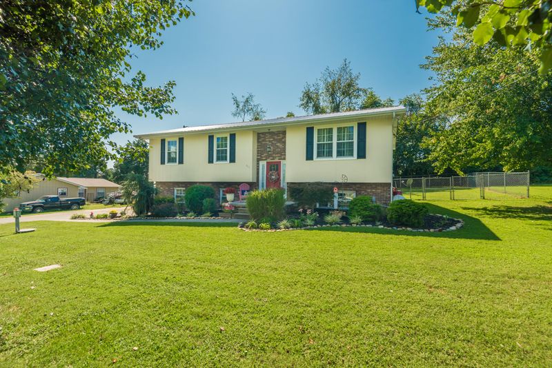 611 Stowers Dr, Corryton, TN 37721