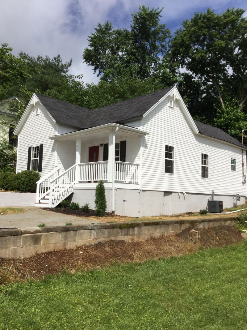 611 W First Ave, Lenoir City, TN 37771