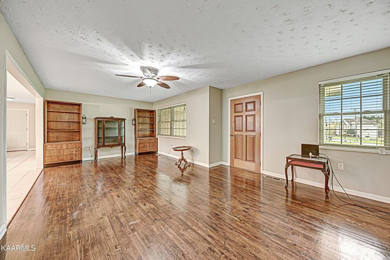 6111 Cate Rd, Powell, TN 37849