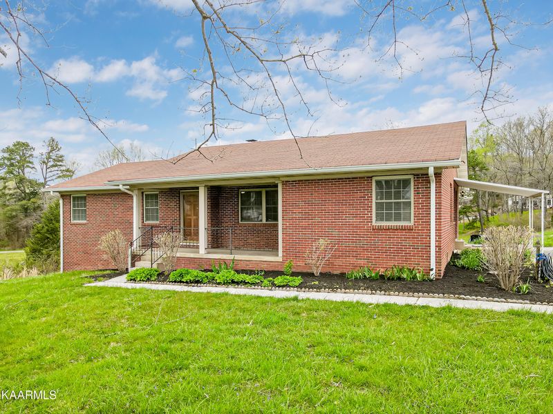 6111 Cate Rd, Powell, TN 37849