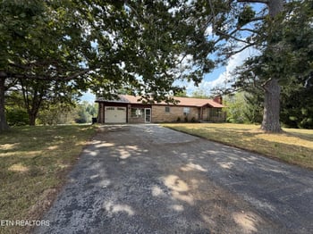 6111 Nashville Hwy, Deer Lodge, TN 37726