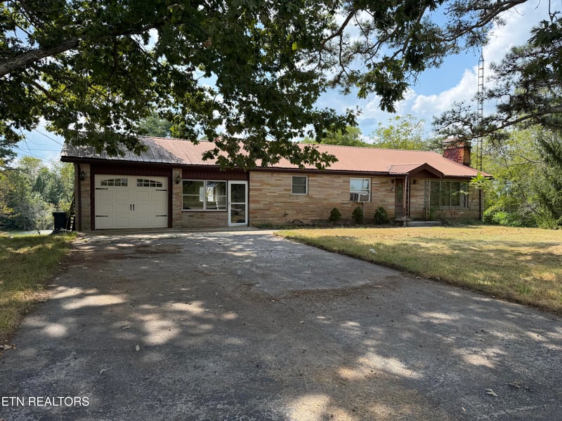 6111 Nashville Hwy, Deer Lodge, TN 37726