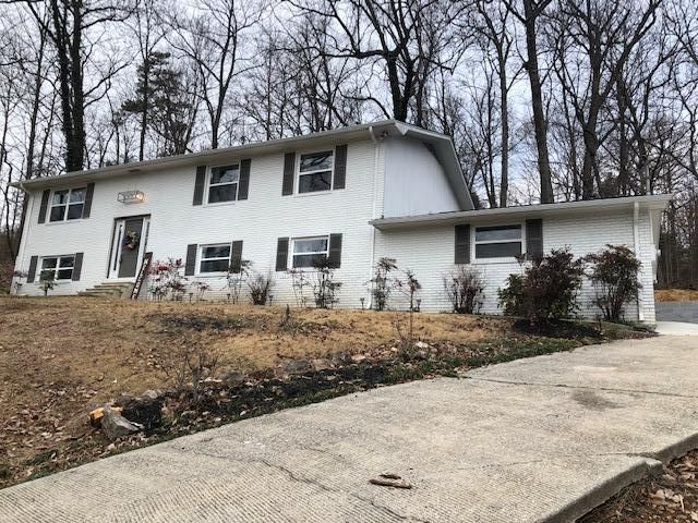 6112 Grove Dr, Knoxville, TN 37918