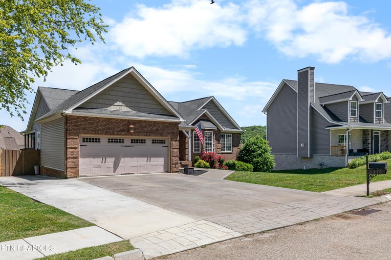 6113 Stratford Park Blvd #2, Knoxville, TN 37912