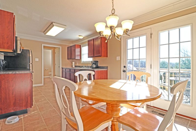 6114 Starflower Ln, Powell, TN 37849