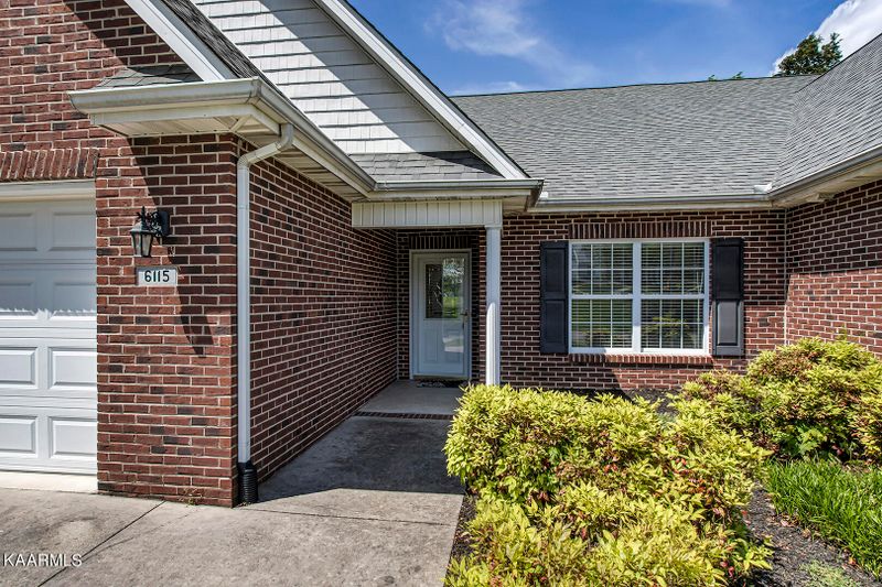 6115 Kristins Gate Way, Powell, TN 37849