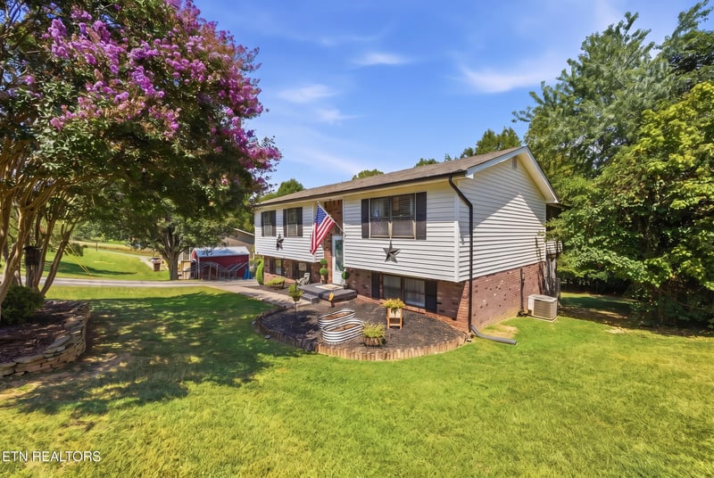 6116 Renee Rd, Corryton, TN 37721