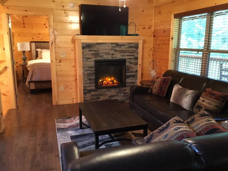 612 Chickasaw Gap Way, Pigeon Forge, TN 37863