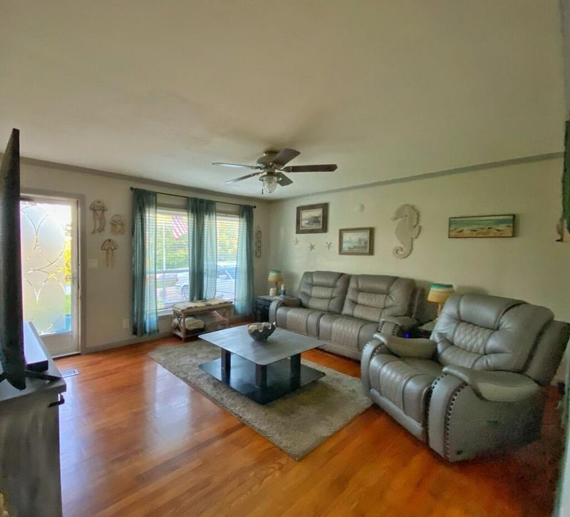 612 Crestwood Dr, Clinton, TN 37716